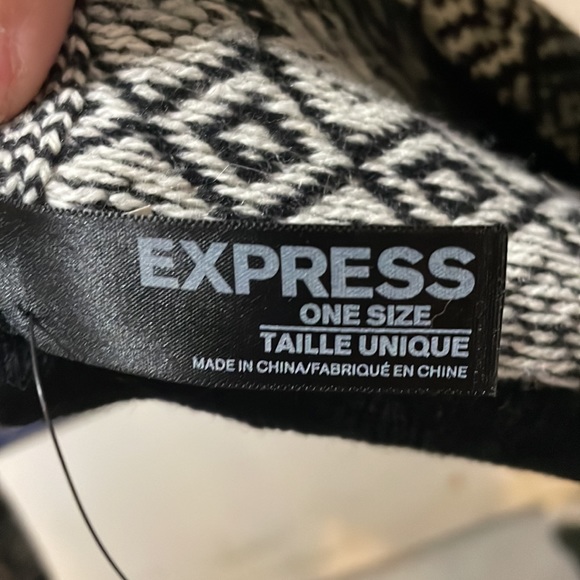 Men’s Express Scarf - Picture 3 of 3
